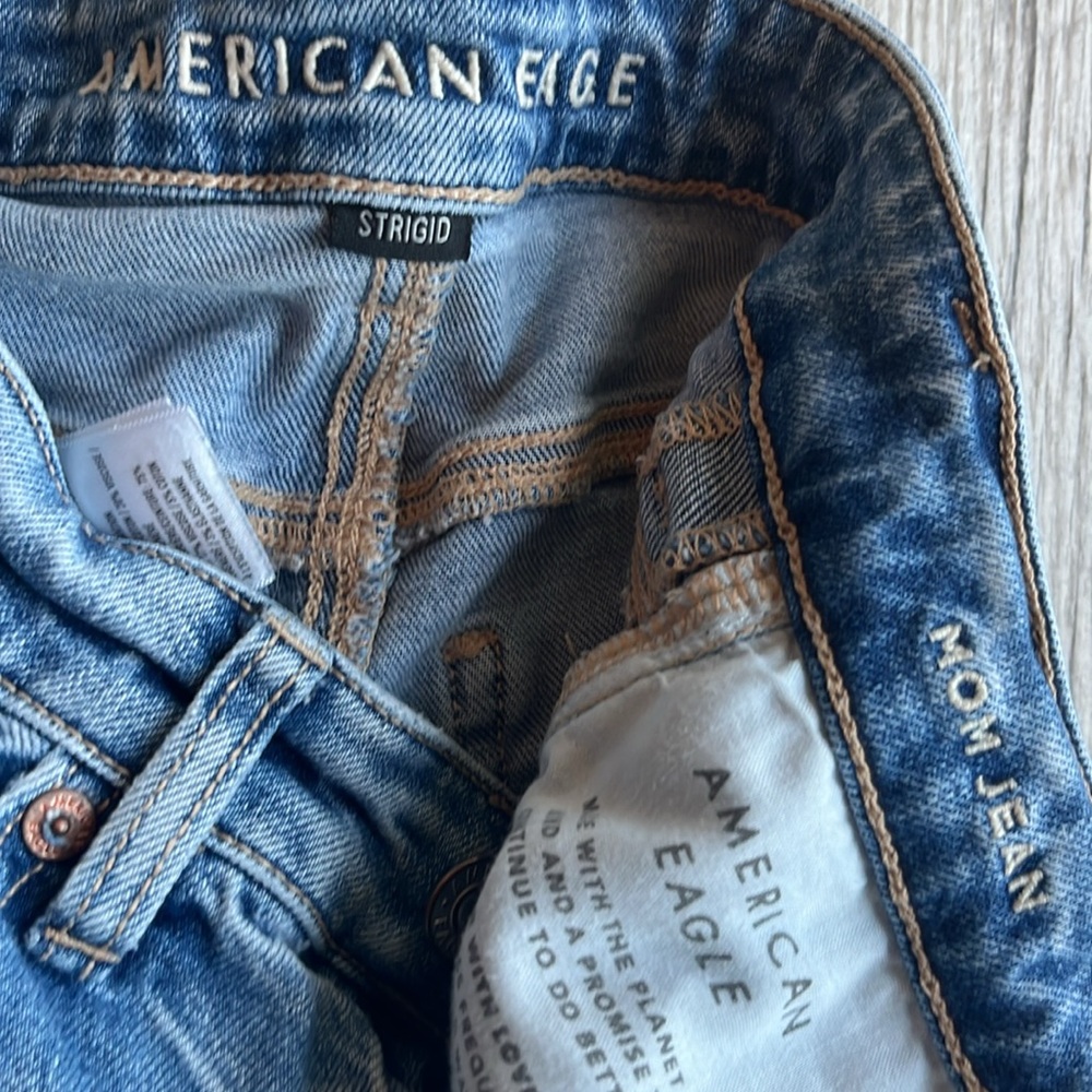 American Eagle‎ Women’s Jeans STRIGID Mom Jean Size 000 Distressed EUC